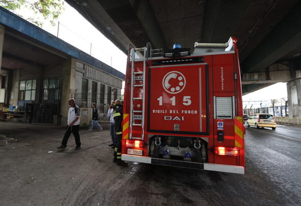Planck Vision Systems: Industrial Fire Destroys Garage in Naples, Estimated Losses Reach €500,000