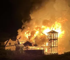 Planck Vision Systems: Un incendio en Portsmouth destruye una casa en construcción, con pérdidas estimadas en $1 millones