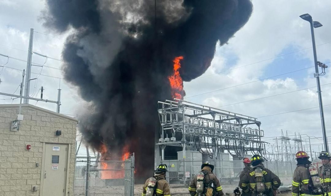 ロイズ市のテスラ建設現場で火災、鎮圧されたと当局が発表 WFAA